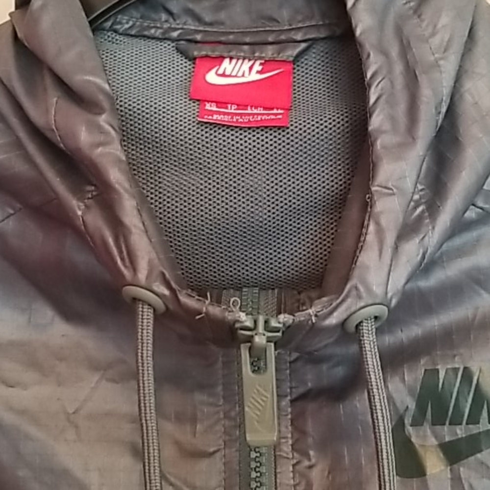 Nike jacket - Picture 8 of 10